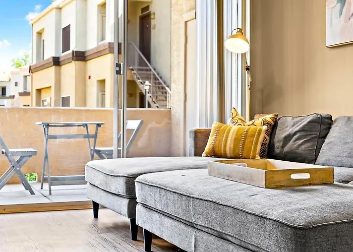 Ferienhaus Chic Downtown 1br With Pool & Gym *