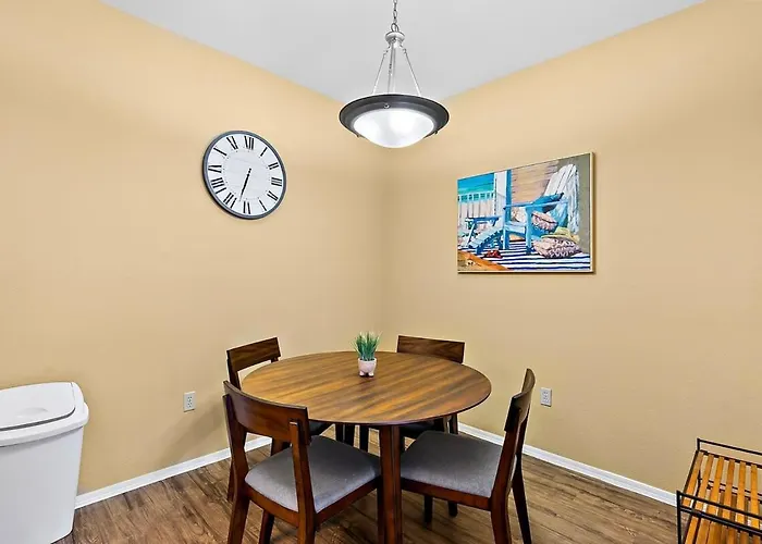 Hébergement de vacances Chic Downtown 1br With Pool & Gym *