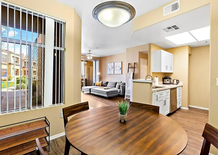 Chic Downtown 1br With Pool & Gym Hébergement de vacances Scottsdale