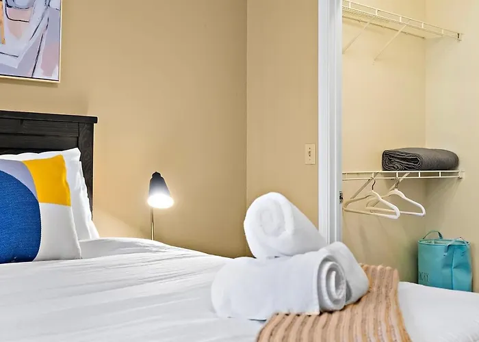 Chic Downtown 1br With Pool & Gym Scottsdale