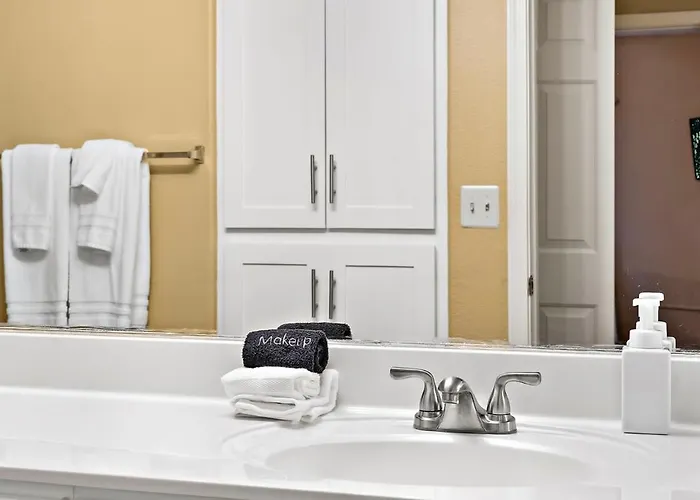 Chic Downtown 1br With Pool & Gym Hébergement de vacances *
