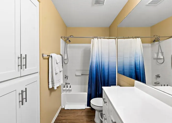 Chic Downtown 1br With Pool & Gym